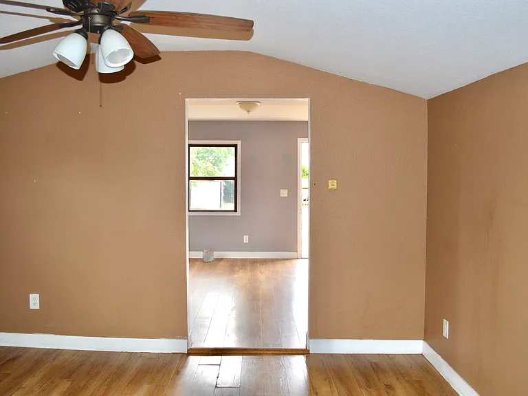 340 Waverly Pl — Photo 13