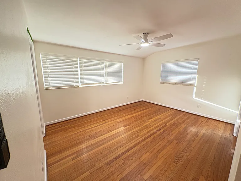 3243 N Orange Ave — Photo 25
