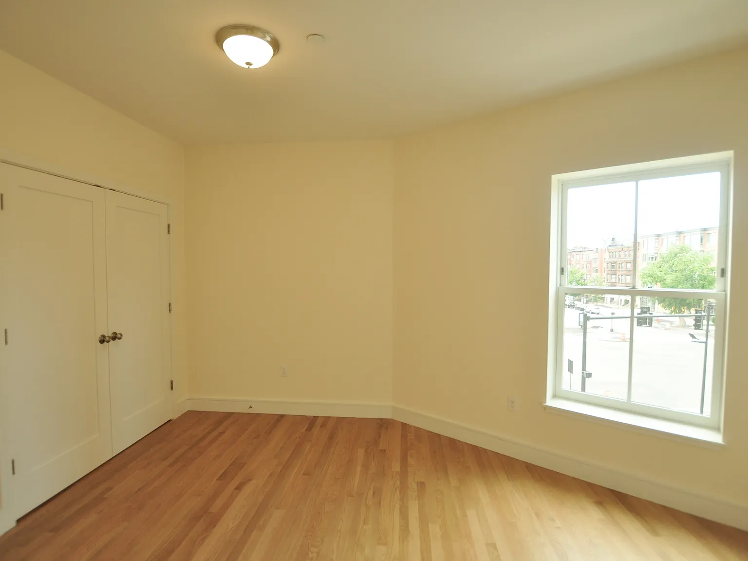 1 bed, 400 sqft, $3,600 — Photo 4