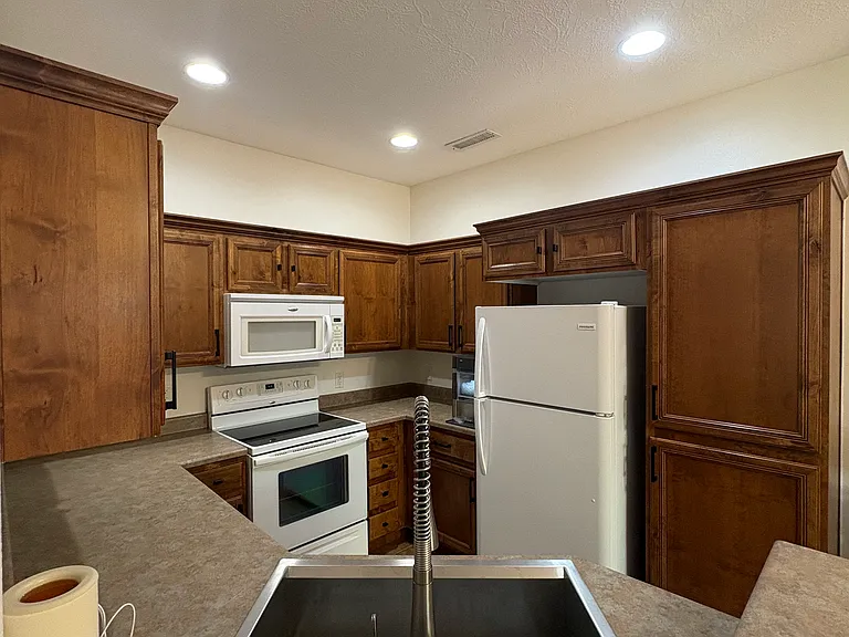 2488 Manzoni Rd — Photo 12