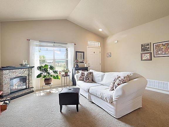 4th image of 4112 B Geary Ln