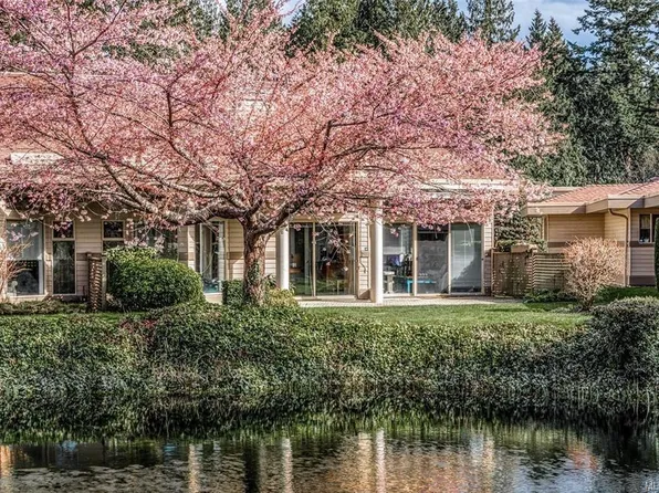 823 Lakes Blvd, Nanaimo, BC V9P 2P8