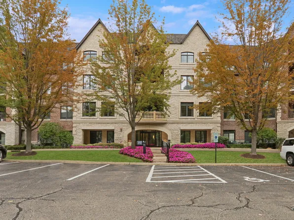 1800 Amberley Ct APT 110, Lake Forest, IL 60045