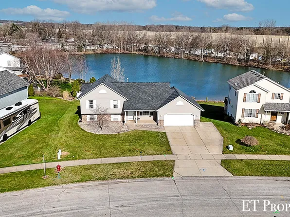 291 Summer Cir SE, Grand Rapids, MI 49548
