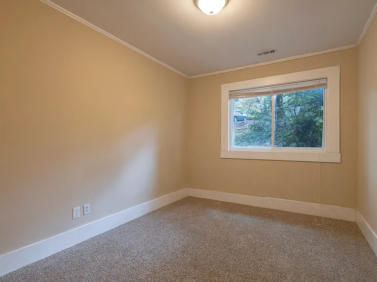 270 Riggs Dr — Photo 8