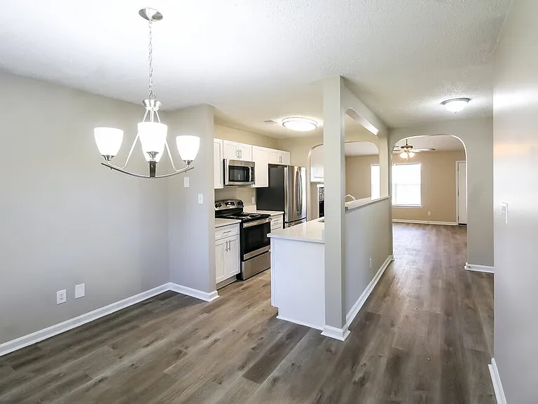 1299 N Hampton Dr — Photo 7