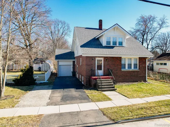 4727 Pine St, Columbiaville, MI 48421