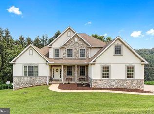 1108 W Clearview Dr, Glen Rock, PA 17327