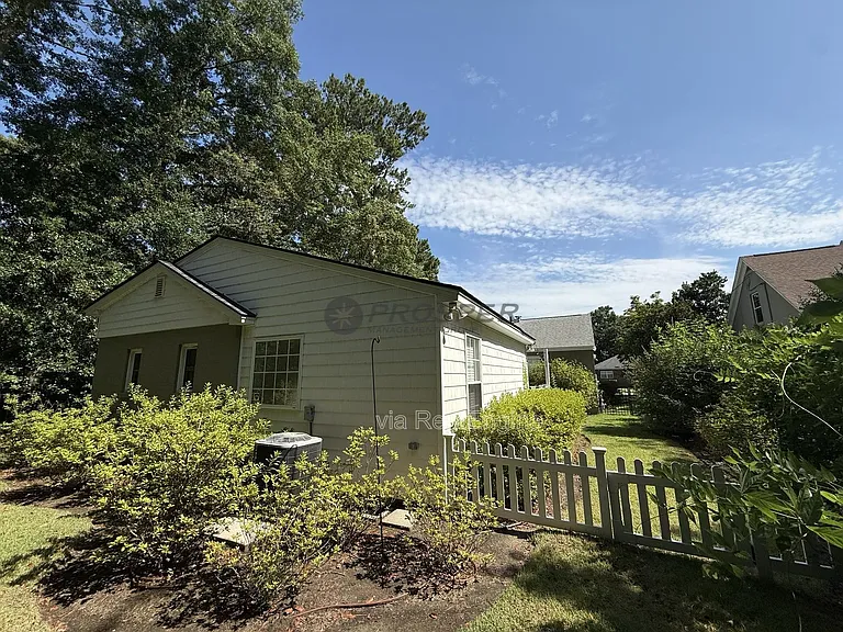 575 Elizabeth Ln W — Photo 7