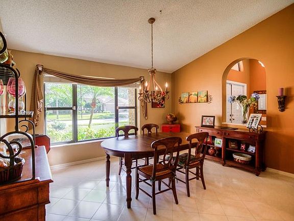 5th image of 580 Centerwood Dr