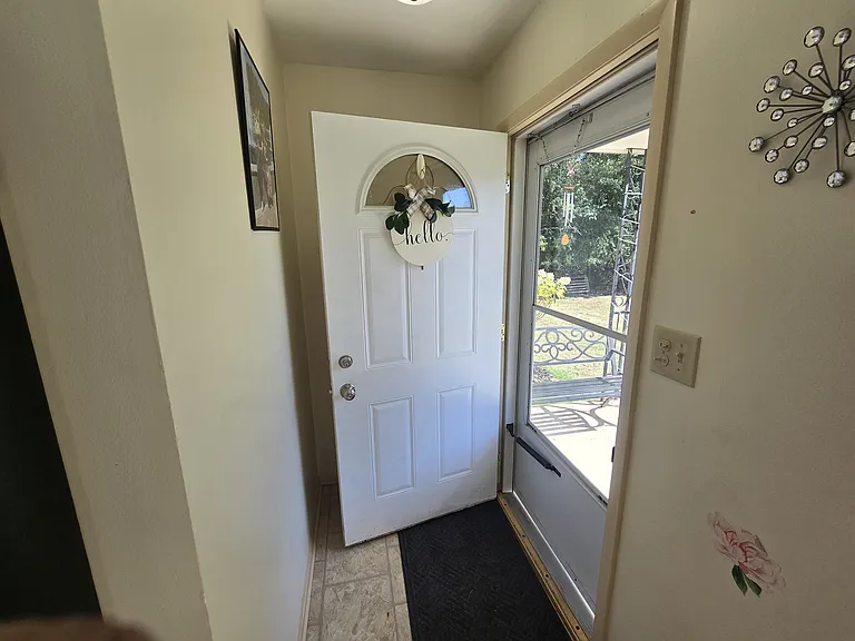 426 N Lord Ave — Photo 3