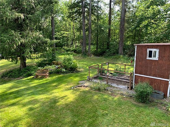 Beautiful garden, tree house, Serenity at its best!