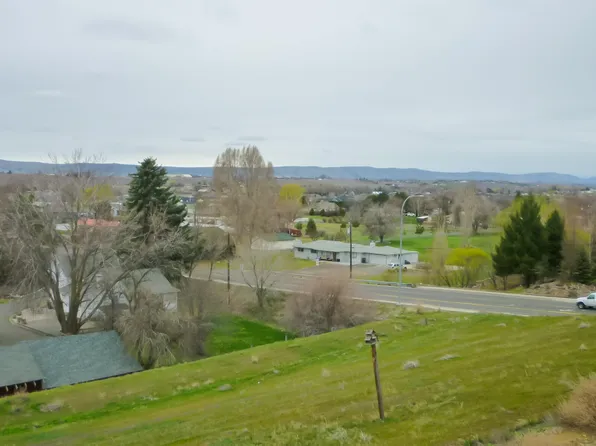 611-615 S 80th Ave, Yakima, WA 98908