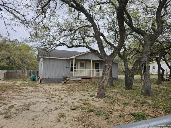 490 TIMBERCREEK DR, Poteet, TX 78065