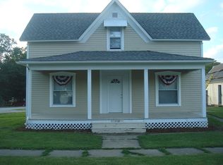 116 W South St, Seymour, IL 61875