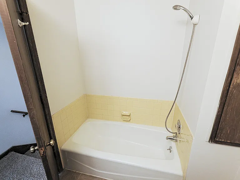 1110 F St #5 — Photo 17