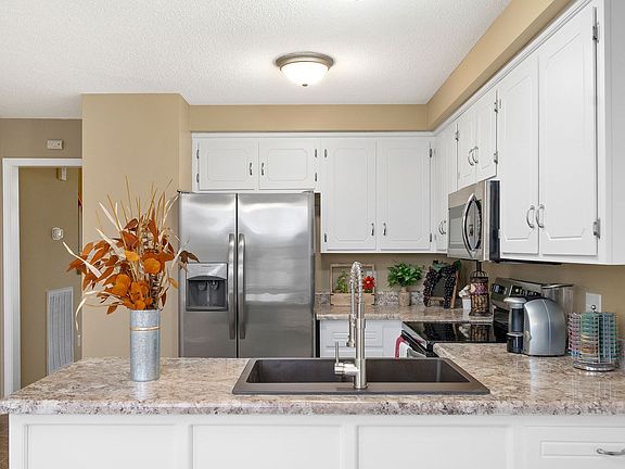 4th image of 1305 Wennona Dr