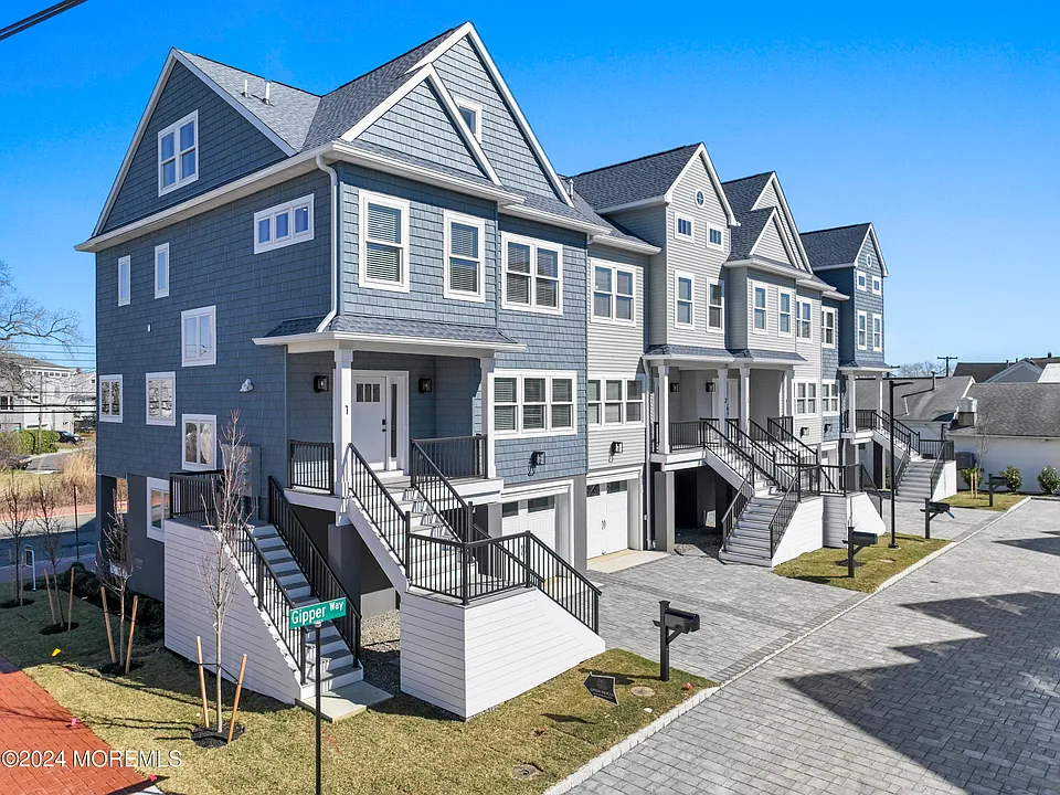 95 Bay Ave #6