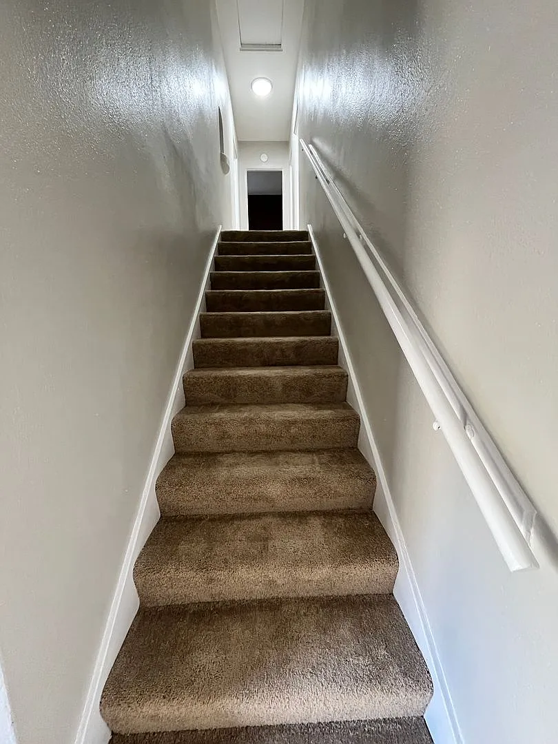 Large 1 Bedroom 1 Bath Upstairs Unit Ready For Move In! — Photo 4