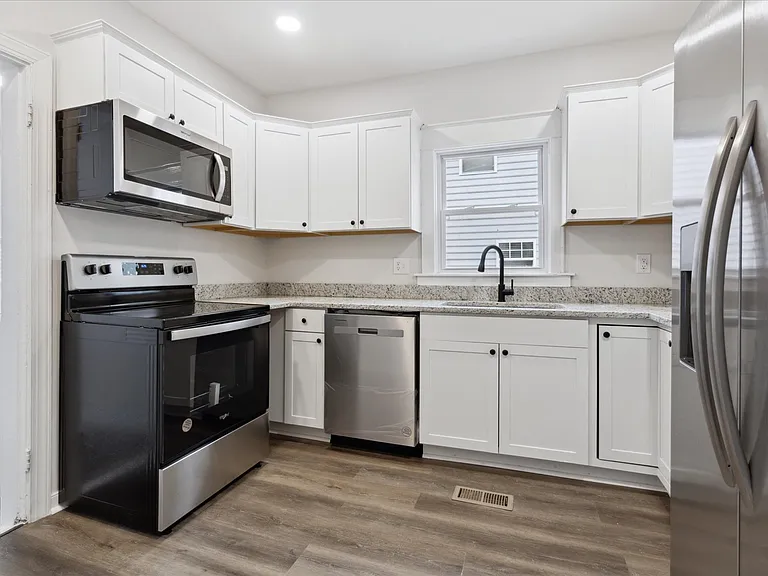 1307 Holly Ave — Photo 11