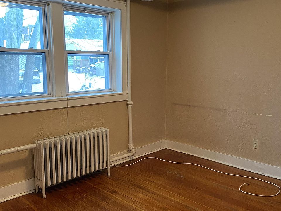 1st image of 40 Parkwood St #1B