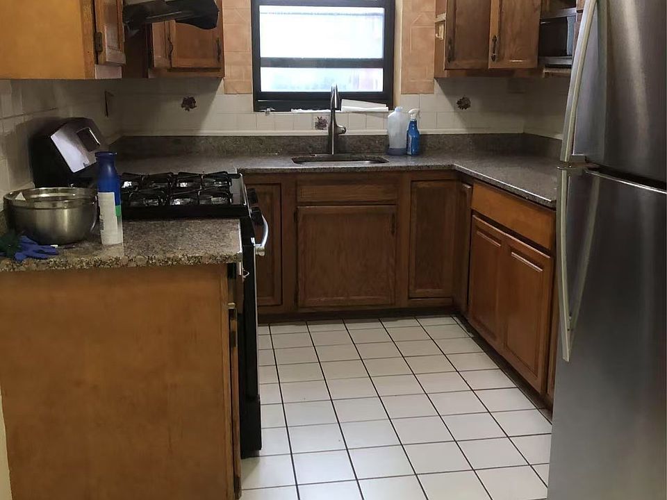 1st image of 14463 35th Ave APT 4M