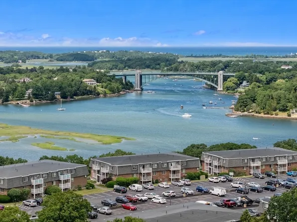 145 Essex Ave APT 405, Gloucester, MA 01930