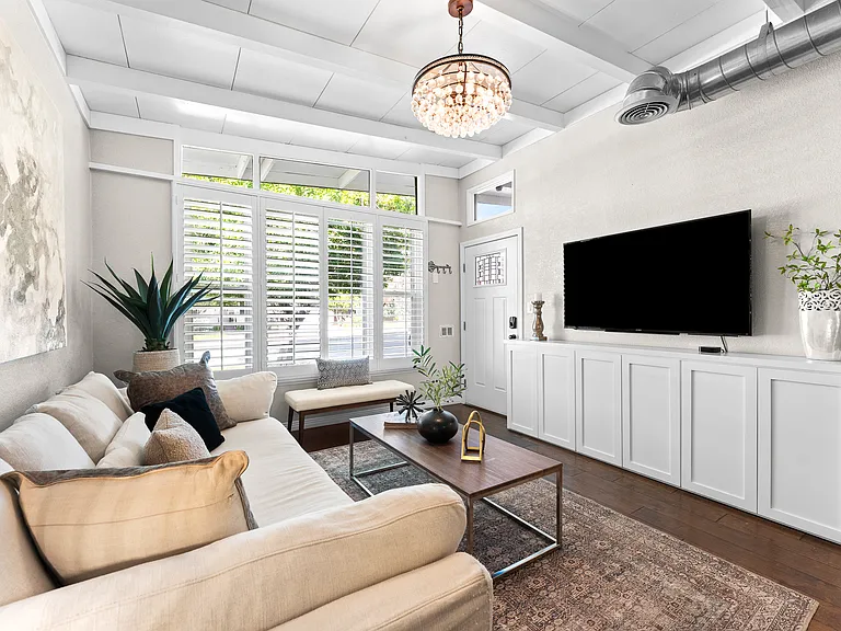 624 McKinley Dr — Photo 4