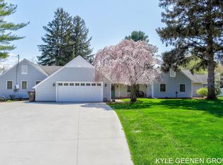912 Ottawa Beach Rd, Holland, MI 49424