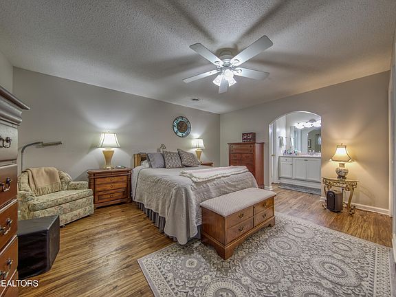 5th image of 3433 Laurel View Rd