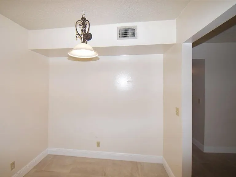 2173 White Pine Cir #C — Photo 7