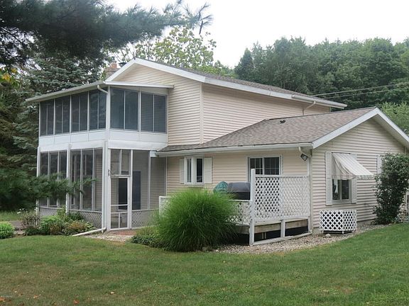 3rd image of 6875 84th St SE