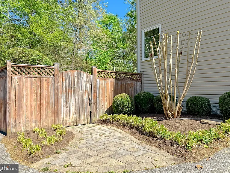 23017 Holloway Ct — Photo 73