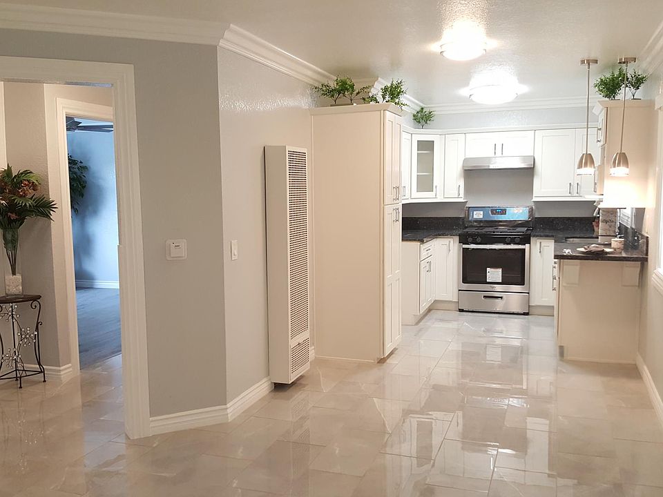 Kitchen/Hall