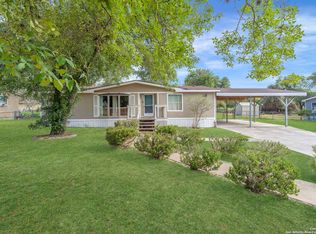 3827 Waterwood Pass Dr, Elmendorf, TX 78112