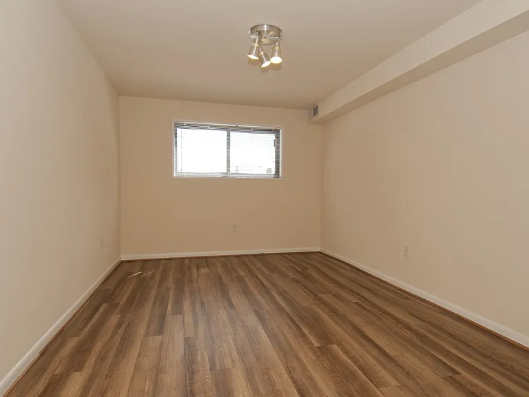 Chestnut Apartments — Photo 20