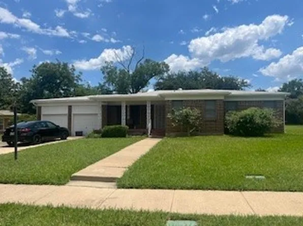 1821 Carverly Dr, Fort Worth, TX 76112