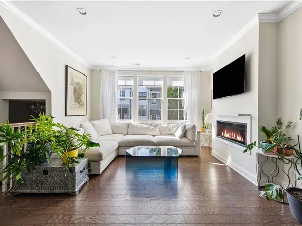 37 Brentwood Circle, Danbury, CT 06810