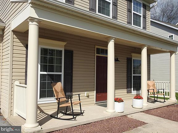 2nd image of 160 Hickory Ridge Cir