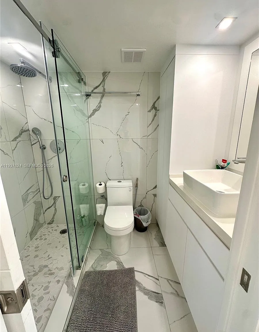 The Royal Club Condo — Photo 4