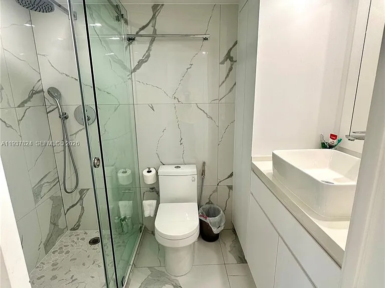 2457 Collins Ave #408 — Photo 4