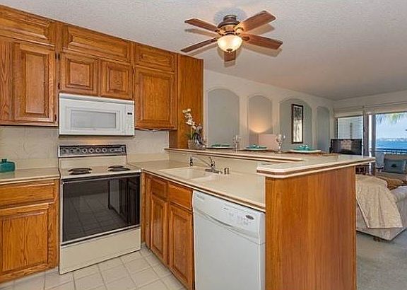 5th image of 75-6016 Alii Dr APT 227