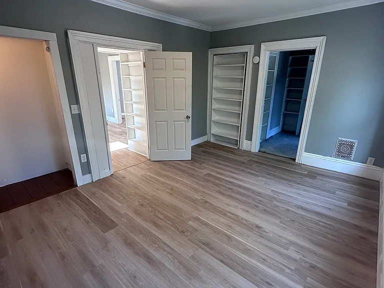 102 W Clinton St #2 — Photo 6