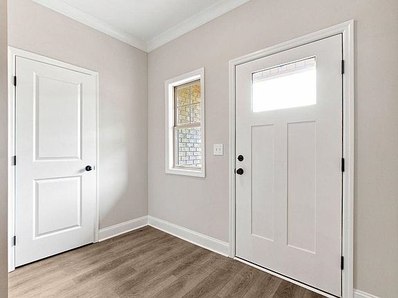 2nd image of 412 Clyde Ln