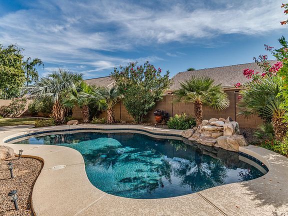 2nd image of 2911 E Lindrick Dr
