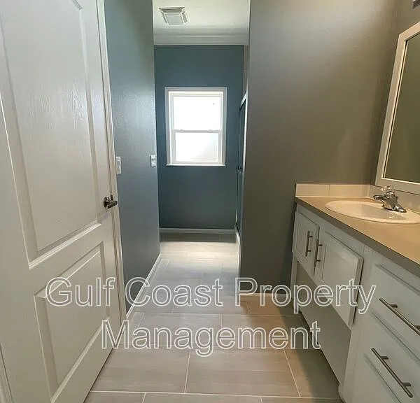 3200 Holly Ave — Photo 37