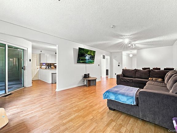 2nd image of 60 Eagle Ridge Way