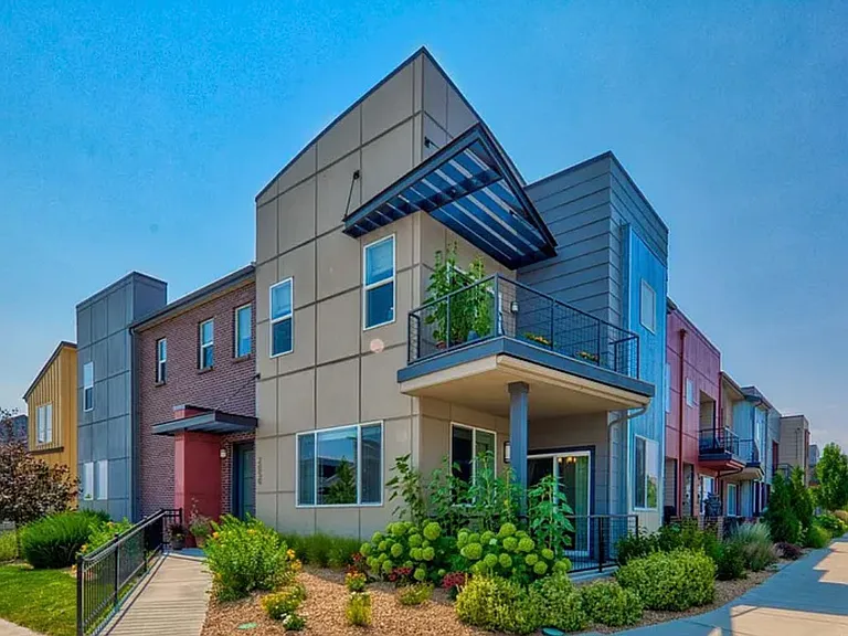 2050 W 67th Pl — Photo 2