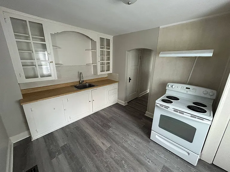 821 N Bradley Ave — Photo 11