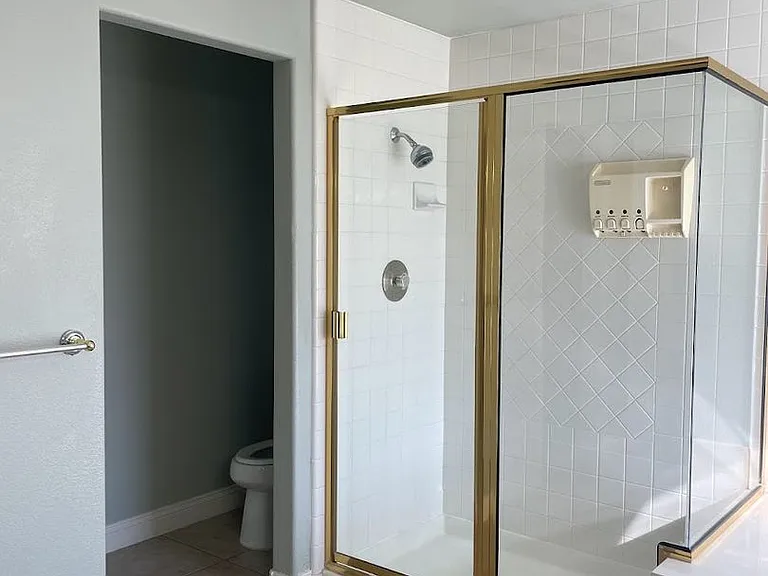 8757 Castle Hill Ave — Photo 35